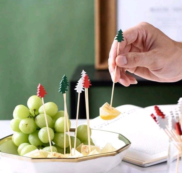 smeigtukai eglutes 5 Smeigtukai KALĖDOS