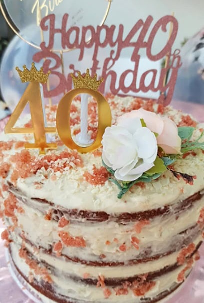 skaiciai 1 Smeigtukas skaičius ant torto