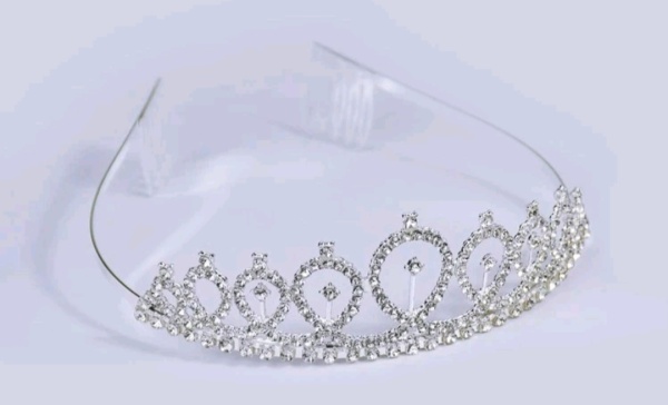 juosta karuna 2 Sidabrinės spalvos gimtadienio karūna ir/arba juosta "Birthday girl"