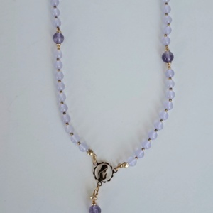 Rožančius iš chalcedono ir ametisto akmens